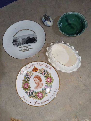 Mixed Porcelain Decorative Plates, Bowls, Trinket Dishes & Hinged Pillbox (1 of 1)