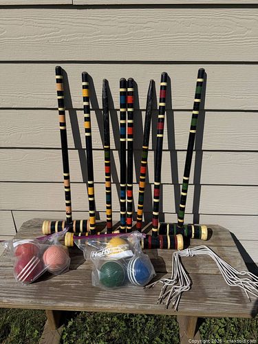 Vintage Wooden Croquet Set, 4 Mallets 2 Stakes, 2 Handles, 6 Balls, 9 Wickets (1 of 17)