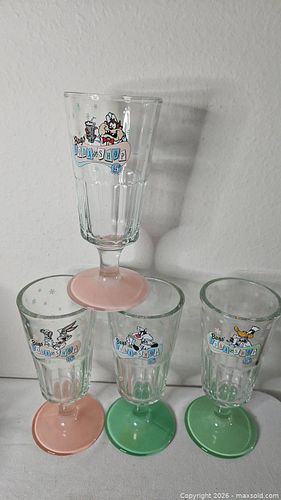 1994 Looney Tunes Bugs Soda Shop Glasses (1 of 7)