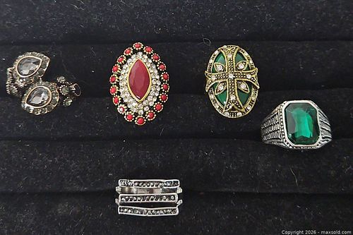 Lot Of Assorted Rings (1 of 6)