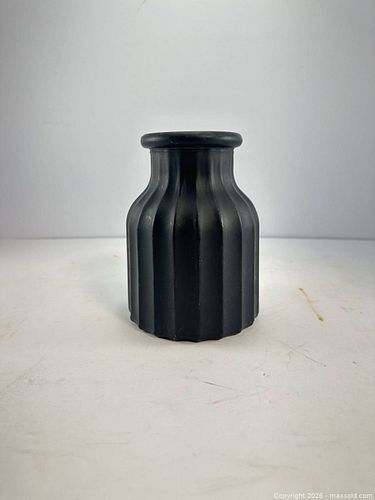 Small Black Ceramic Minimalist Vase (1 of 20)