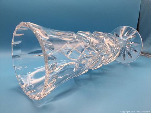 Clear Crystal Vase with Diamond Cut, Starburst Base (6–9 in) (1 of 5)