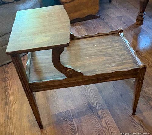 Vintage Brown Veneer End/Side/Telephone Table with Carved Detail (1 of 3)