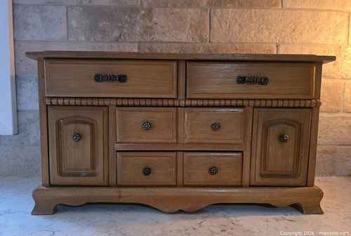 Vintage wooden musical jewelry box cabinet playing Raindrops Keep Fallin' on My Head (1 of 20)