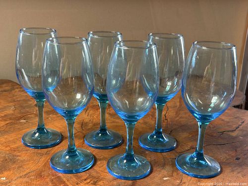 6 Cristar Rioja Blue Wine Glasses  (1 of 4)