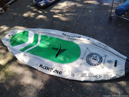 Reihoung Inflatable Stand Up Paddleboard (White/Green) (1 of 8)