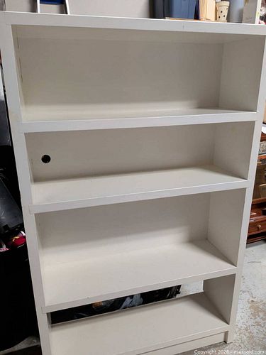 Bookshelf handcrafted (1 of 5)