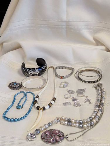 Costume jewelry (1 of 3)