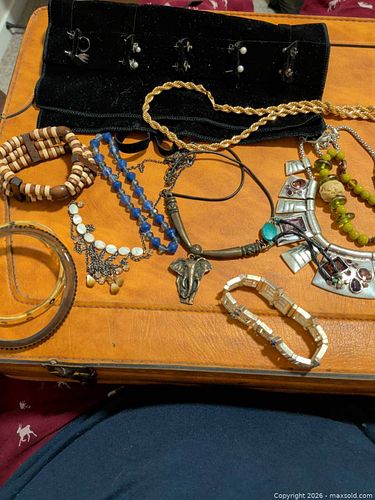 Costume jewelry (1 of 4)