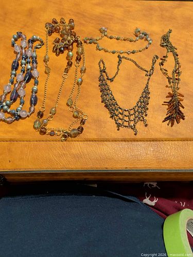 Costume jewelry necklaces (1 of 3)