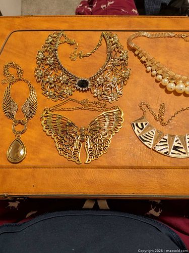 Gold tone necklaces (1 of 3)