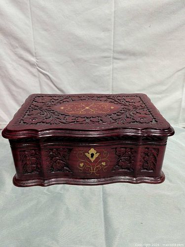 Vintage wood jewelry box (1 of 7)