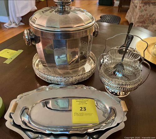  vintage silver-plated serving pieces, including ice bucket, serving trays + more! (1 of 17)