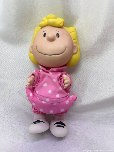 Sally (Peanuts) Porcelain Doll with Cloth Clothing, 5-7 in (1 of 6)