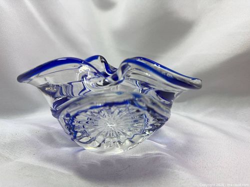 Small Clear and Blue Art Glass Ruffled Edge Decorative Bowl (1 of 8)