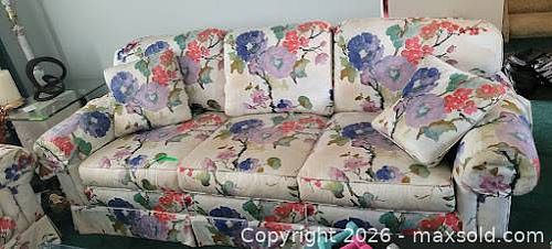 Broyhill 3-Seater Skirted Floral Fabric Sofa (1 of 6)