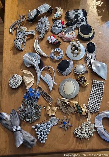 Vintage Mid-Century Costume Brooch/Pin Lot - Rhinestone, Enamel (1 of 7)