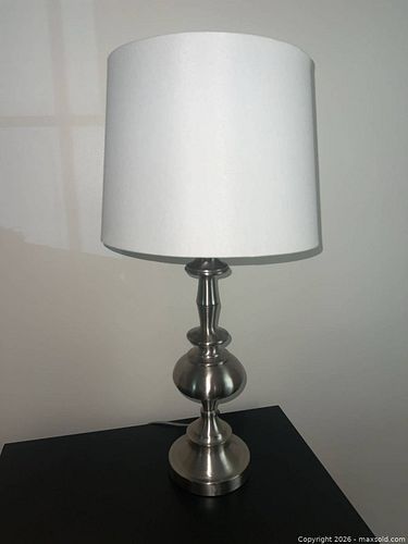 Traditional Metal Table Lamp (1 of 7)