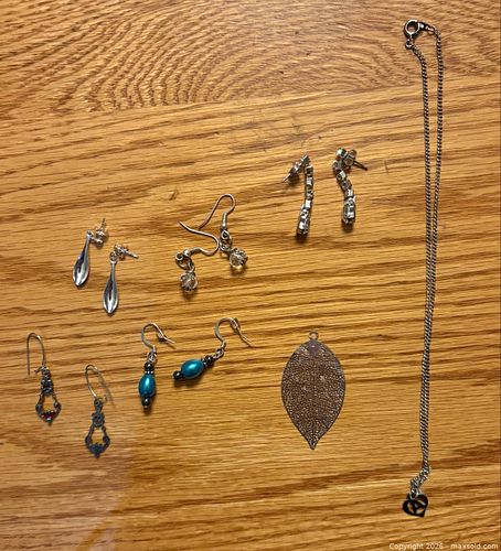 Lot of Earrings, pendant and necklace  (1 of 4)