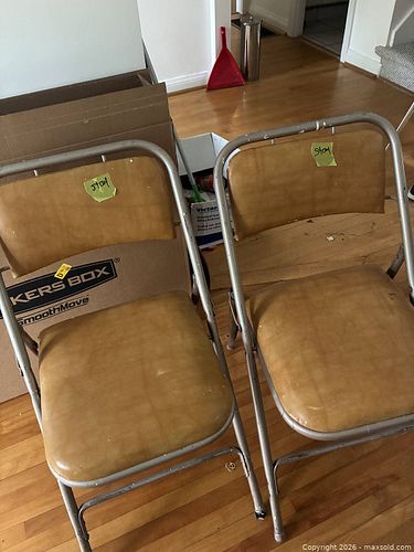 4 folding chairs (1 of 4)