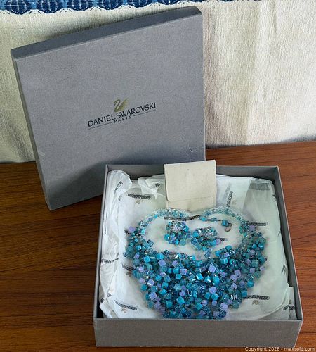 Daniel Swarovski Paris Crystal Bib Necklace & Earrings Set (1 of 13)