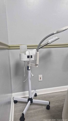 Esthetician Essential-Professional Facial Steamer Compact (1 of 4)
