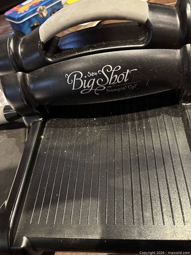 Stamping Up Big Shot machine and accessories  (1 of 4)