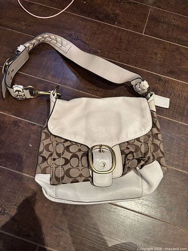 Vintage coach purse (1 of 6)