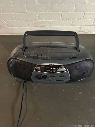 Sanyo CWM-200 Portable Stereo Boombox CD/Cassette/AM-FM (1 of 5)