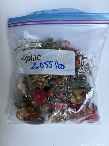 Bag of costume jewelry 3 (1 of 6)
