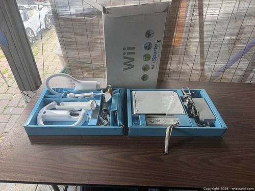 Nintendo Wii (Original) Console - White   (1 of 3)