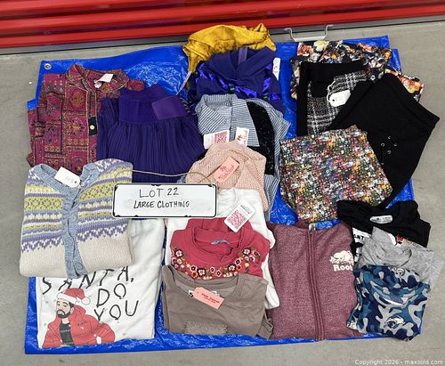 Assorted of Large Clothing (2) (1 of 3)