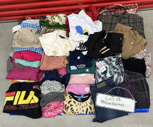 Assorted of Medium Clothing (1 of 3)