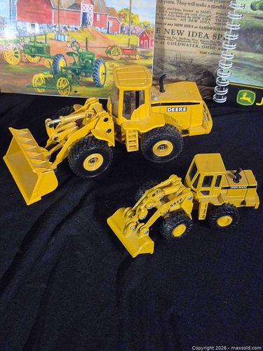 Lot of 2 John Deere Toy Construction Wheel & Articulated Loaders (1 of 8)
