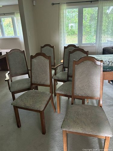 Chairs (1 of 3)