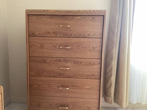 Dresser (1 of 4)
