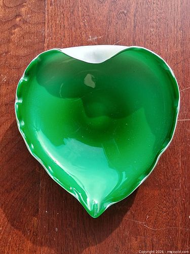 Handblown Green and White Heart-Shaped Glass Decorative Bowl (1 of 7)