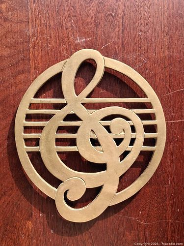 Omnibus Brass Trivet with Musical Treble Clef Design. (1 of 6)