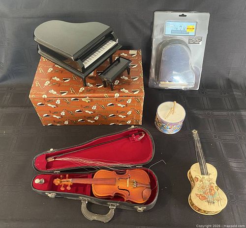 Enesco Baby Grand Piano Music Box & Miniature Musical Instruments  (1 of 16)