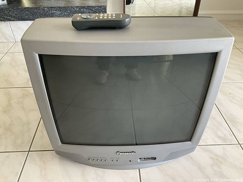 Panasonic 20-inch CRT TV (1 of 5)