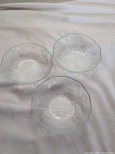 Set of 3 pasari Clear Glass Bowls with Rose-Embossed Floral Design (1 of 3)