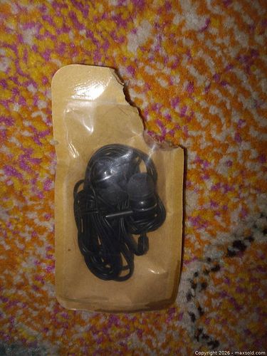 AVID Black Wired Earphones with 3.5mm Jack (1 of 3)