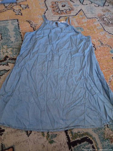 Wallflower woman's short sleeve dress skirt (1 of 2)