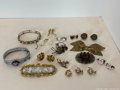 Vintage-Antique Costume Jewelry  (1 of 17)