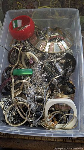 Assorted jewelry lot (1 of 6)