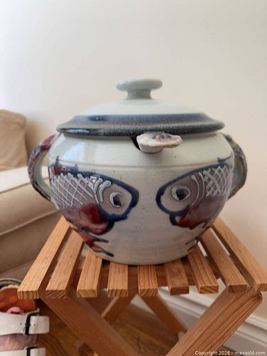 Ceramic tureen (1 of 7)