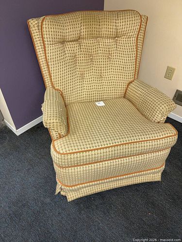 Vintage rocking armchair (1 of 9)