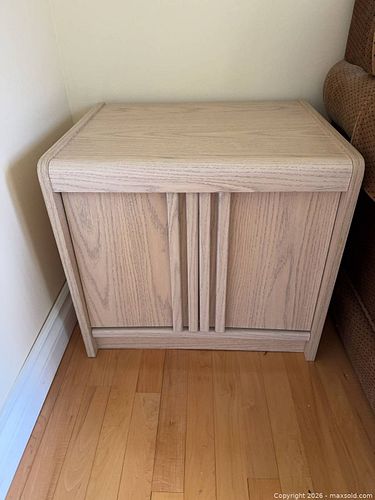Wooden accent cabinet or end table - Palliser (1 of 4)
