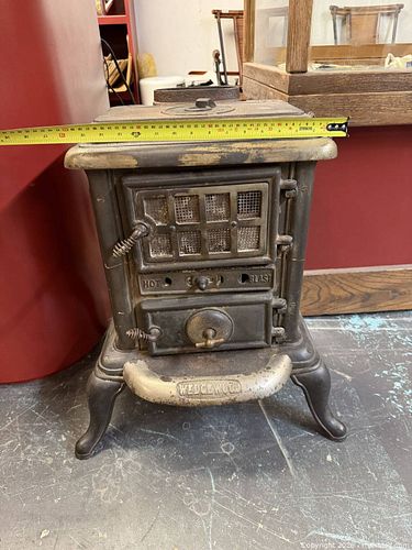 Heavy Antique oven  (1 of 3)