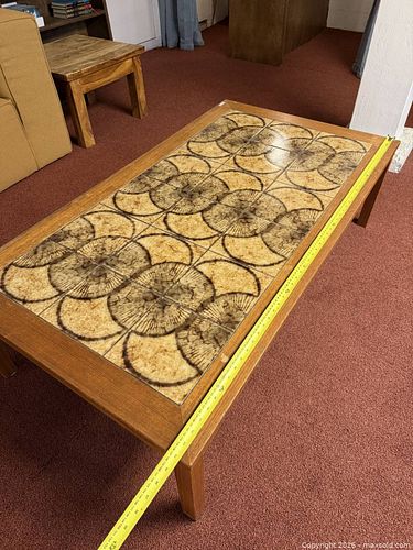 Long wood table with sizes (1 of 3)